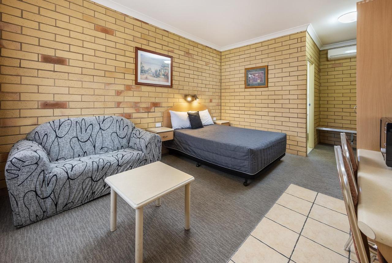 Mid Town Motor Motel 4*