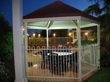 Motel Mid Town Motor 4*