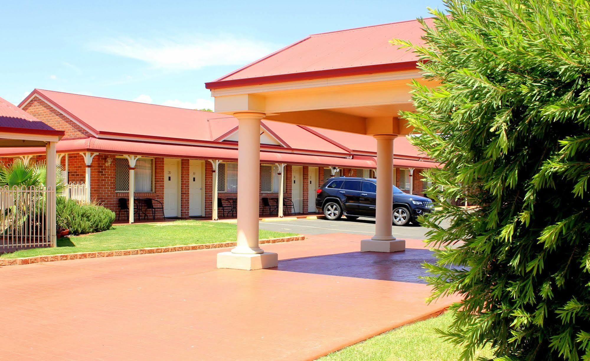 Motel Mid Town Motor 4*